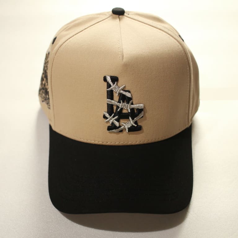 Keep out fake love /”World Famous L.A” snap back cap beige/